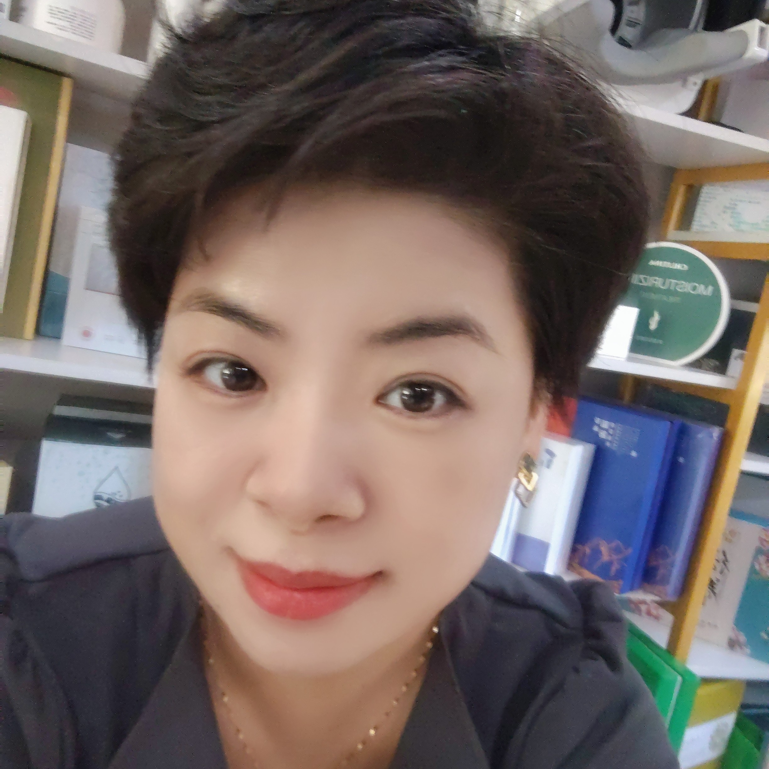 树深见鹿的照片