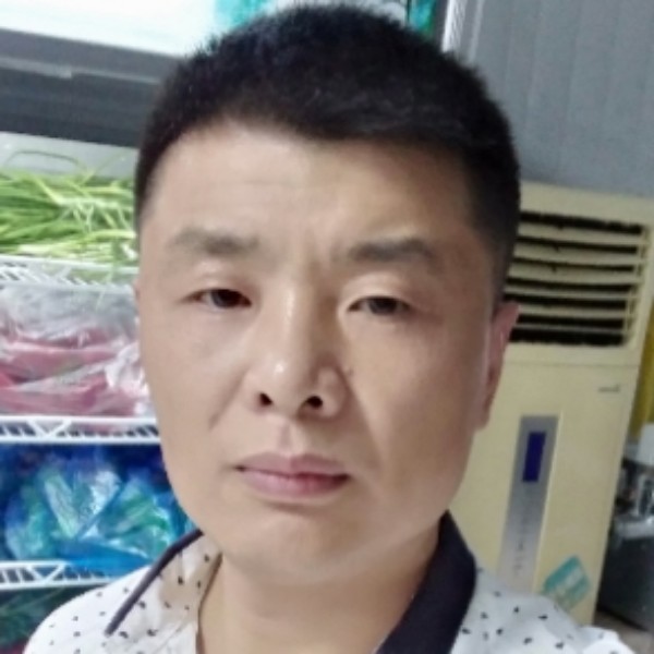 水杯相许缥缈的照片