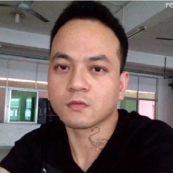欣喜等待摩托的照片