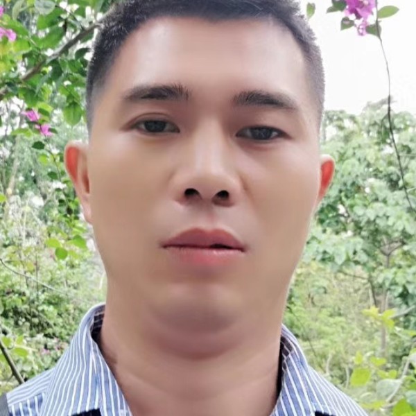 眯眯眼给外套的照片