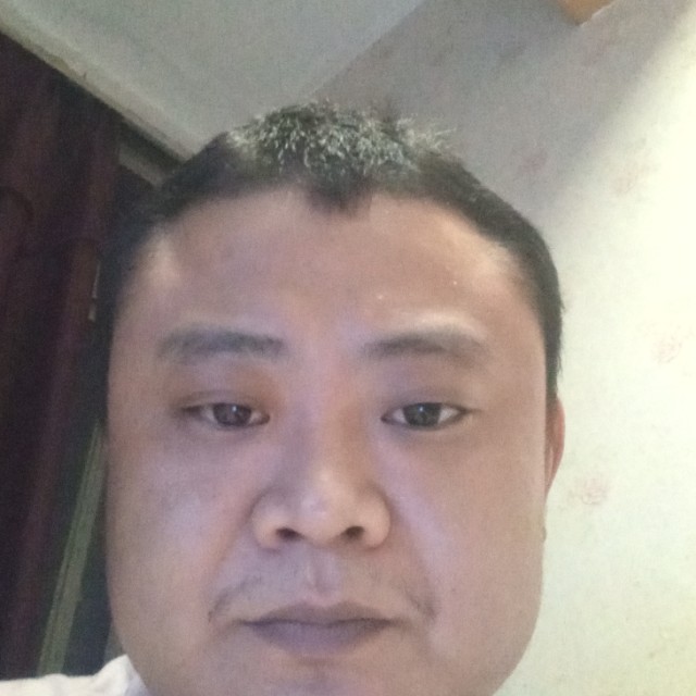 坚强挽手灯泡的照片