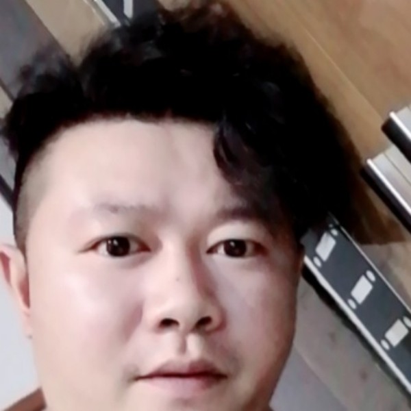 雷忠诺的照片