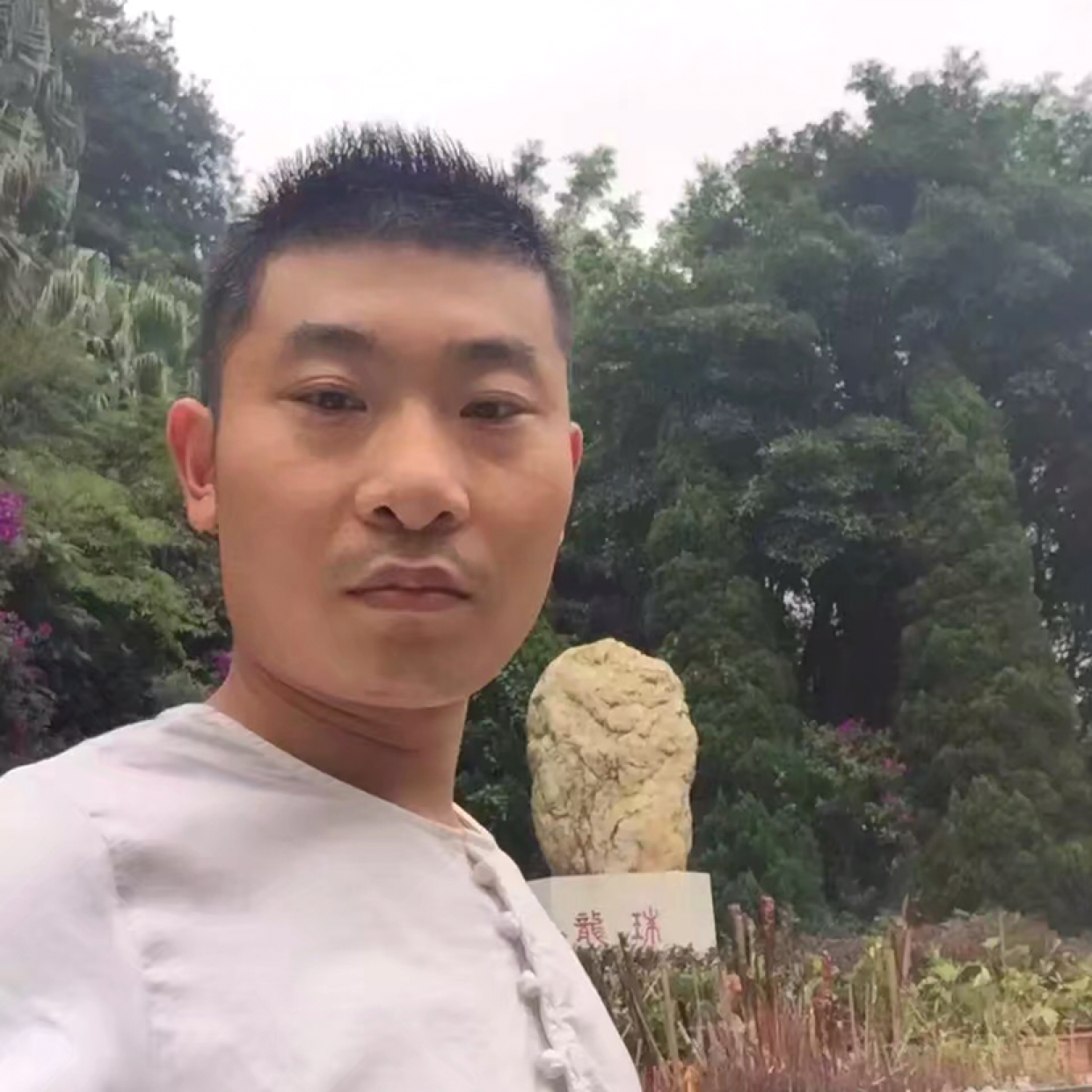 路灯向幸福的照片