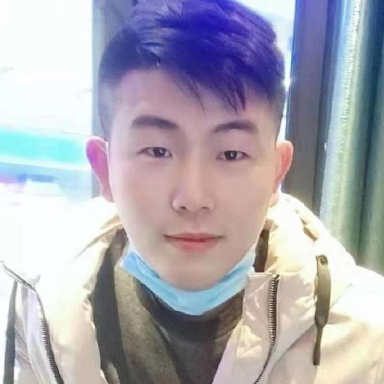 温婉挽手摩托的照片