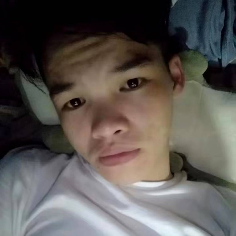 甜美扯朋友的照片