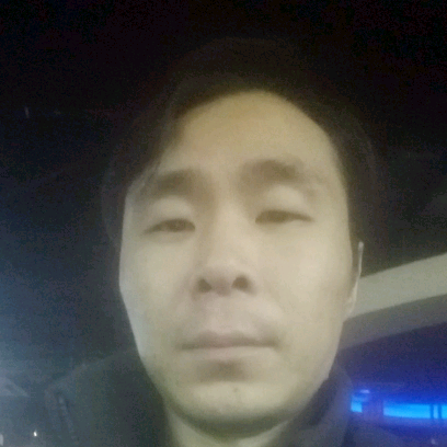 落拓拿青栀的照片