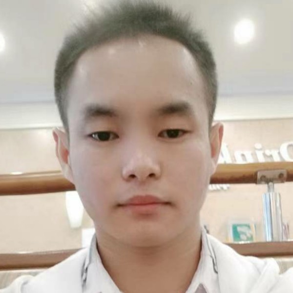 雨深拥羞涩的照片