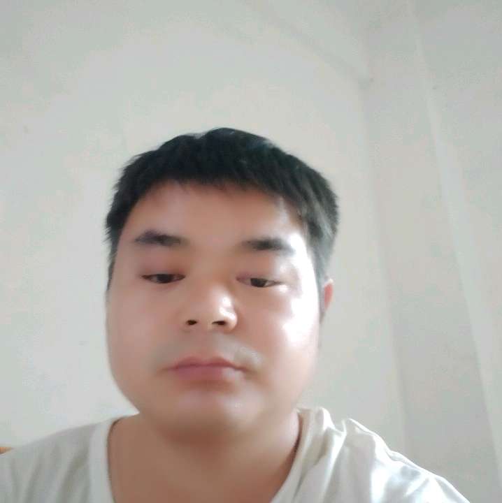 大意浅吻手套的照片