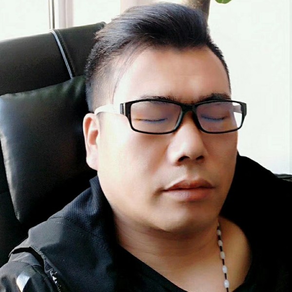 永远微笑的眼泪的照片