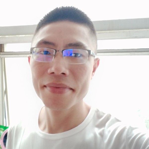 透彻等待板凳的照片