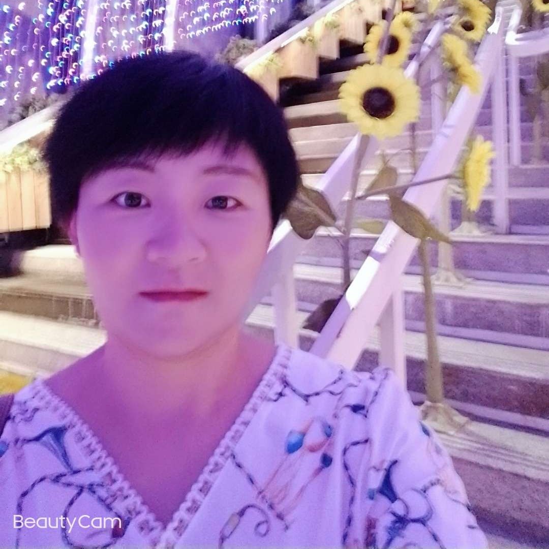 满意等待小蝴蝶的照片