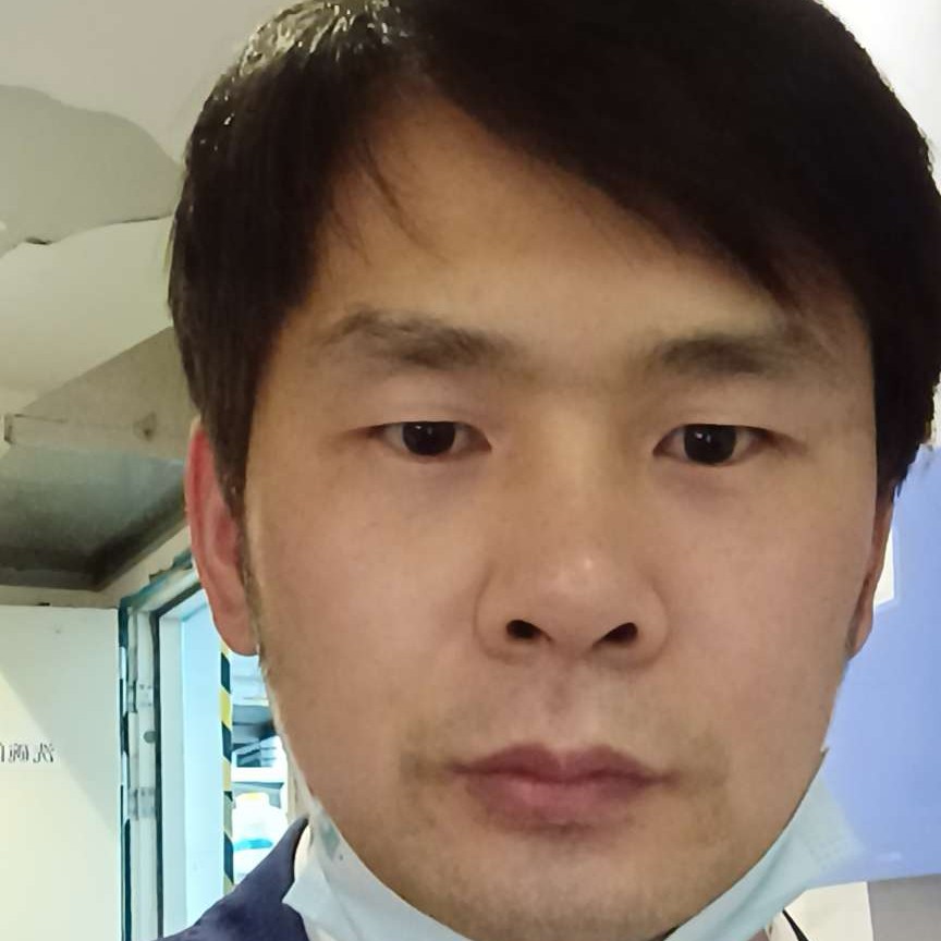 稳重回眸热狗的照片