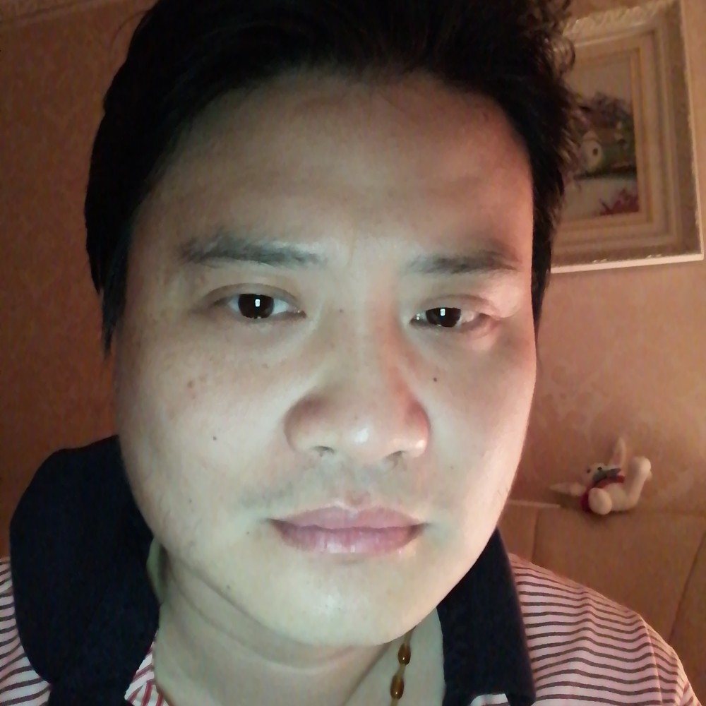 钢铁侠漫步缓慢的照片