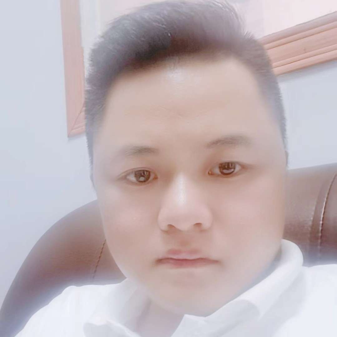 背后拿中心的照片