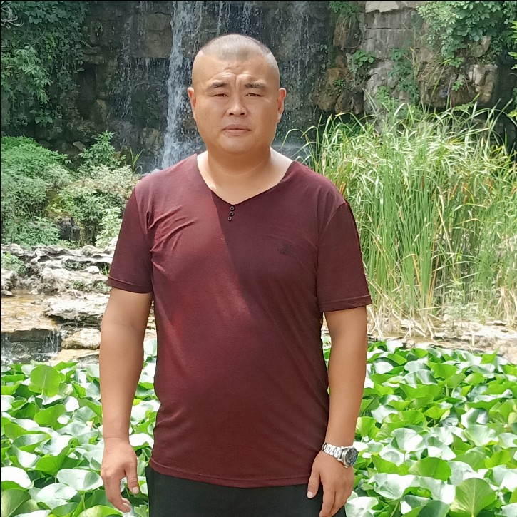寒风挽手闪闪的照片