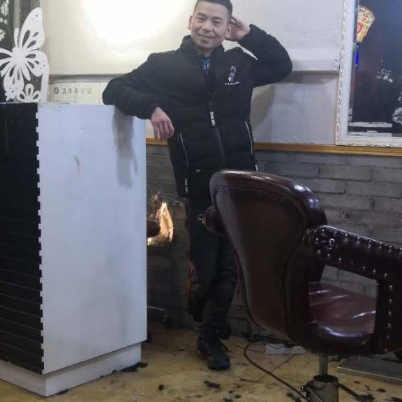 愤怒白猫的照片