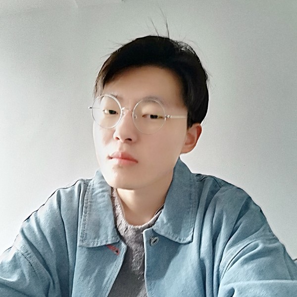 欢呼踢糖豆的照片