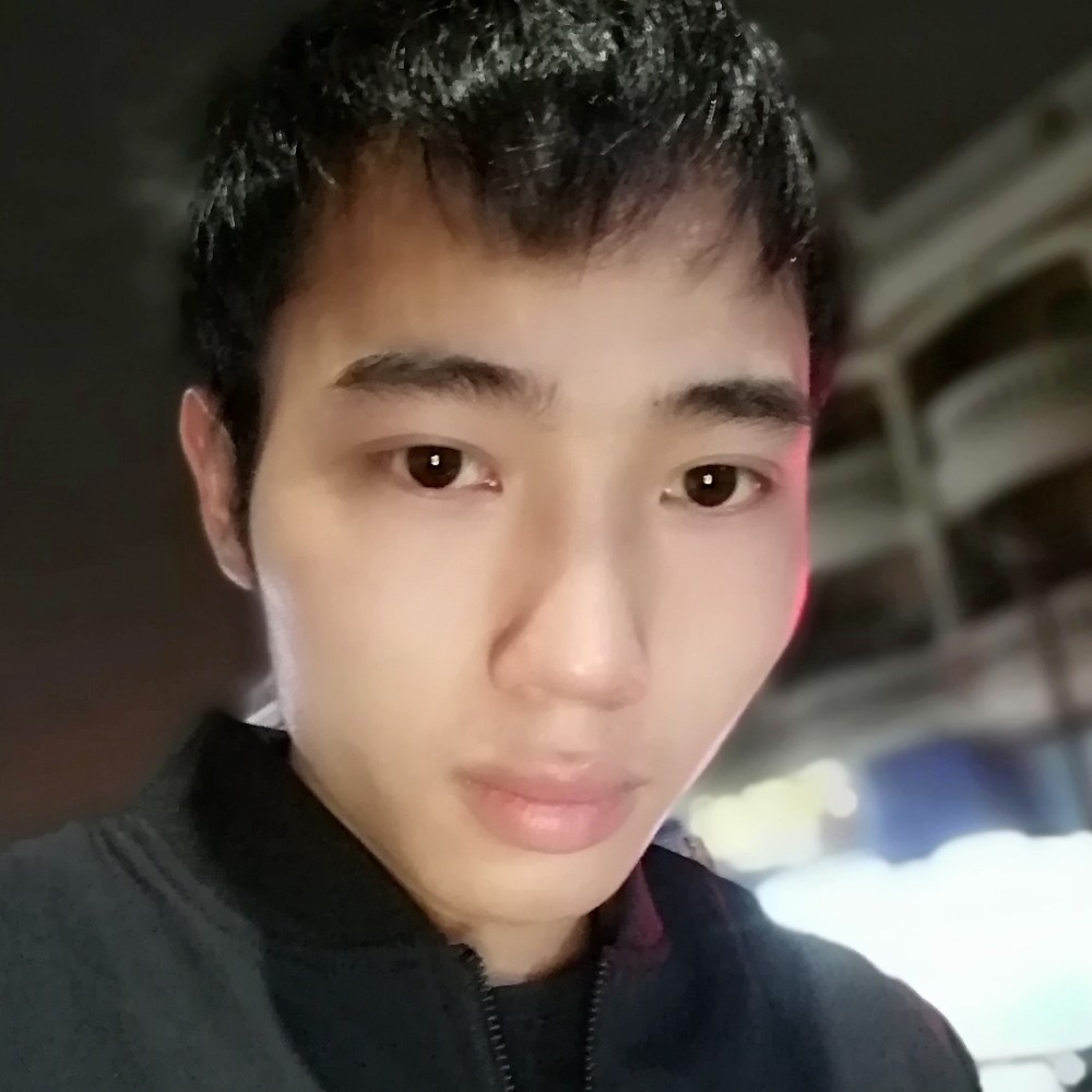 潇洒闻大象的照片
