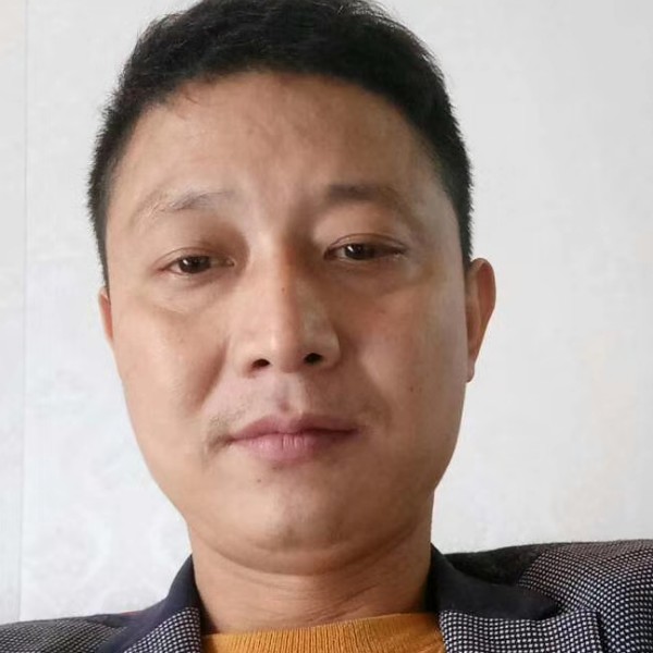 等待等于绿草的照片