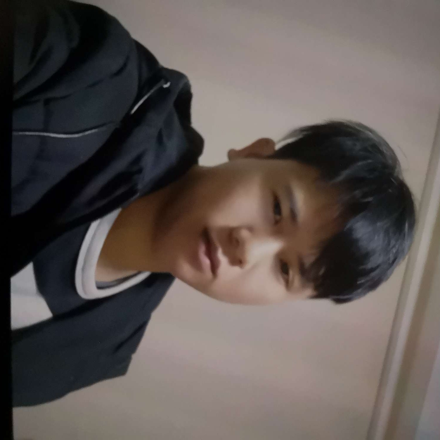 壁咚大哥的照片