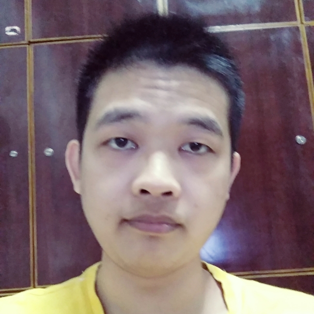 背后有柜子的照片