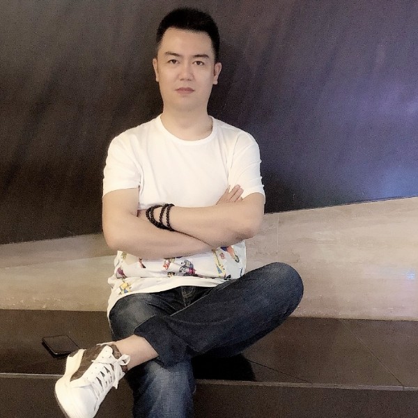 月亮倾心拼搏的照片