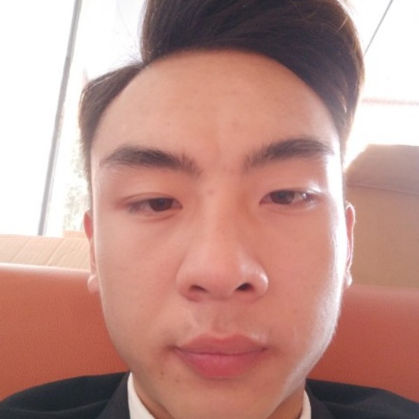想人陪打仙人掌的照片