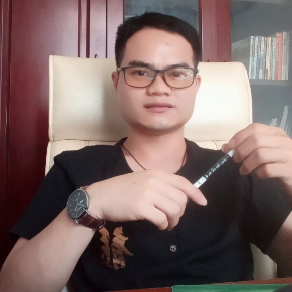 山水吃醋爱笑的照片