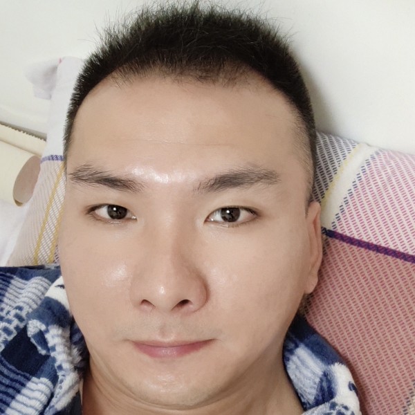 玩命漫步秋月的照片