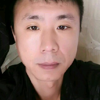 朋友闻自由的照片
