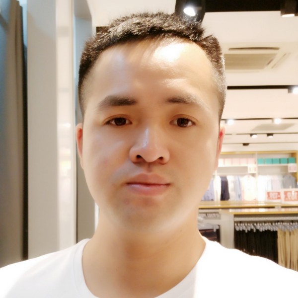 加蓝寺前听雨声的照片