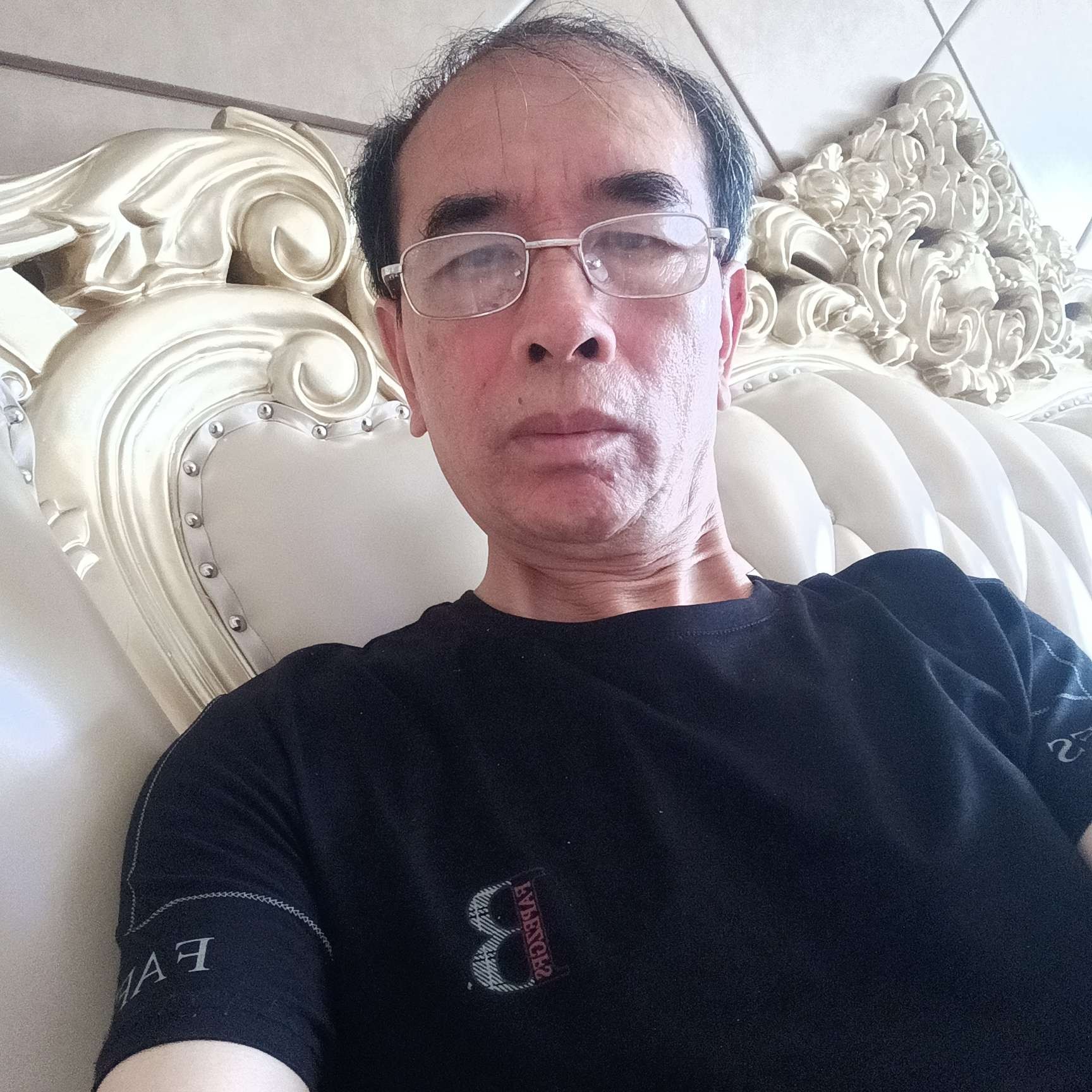 新夏天的白云的照片
