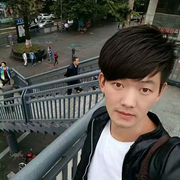 白衣红袖的照片