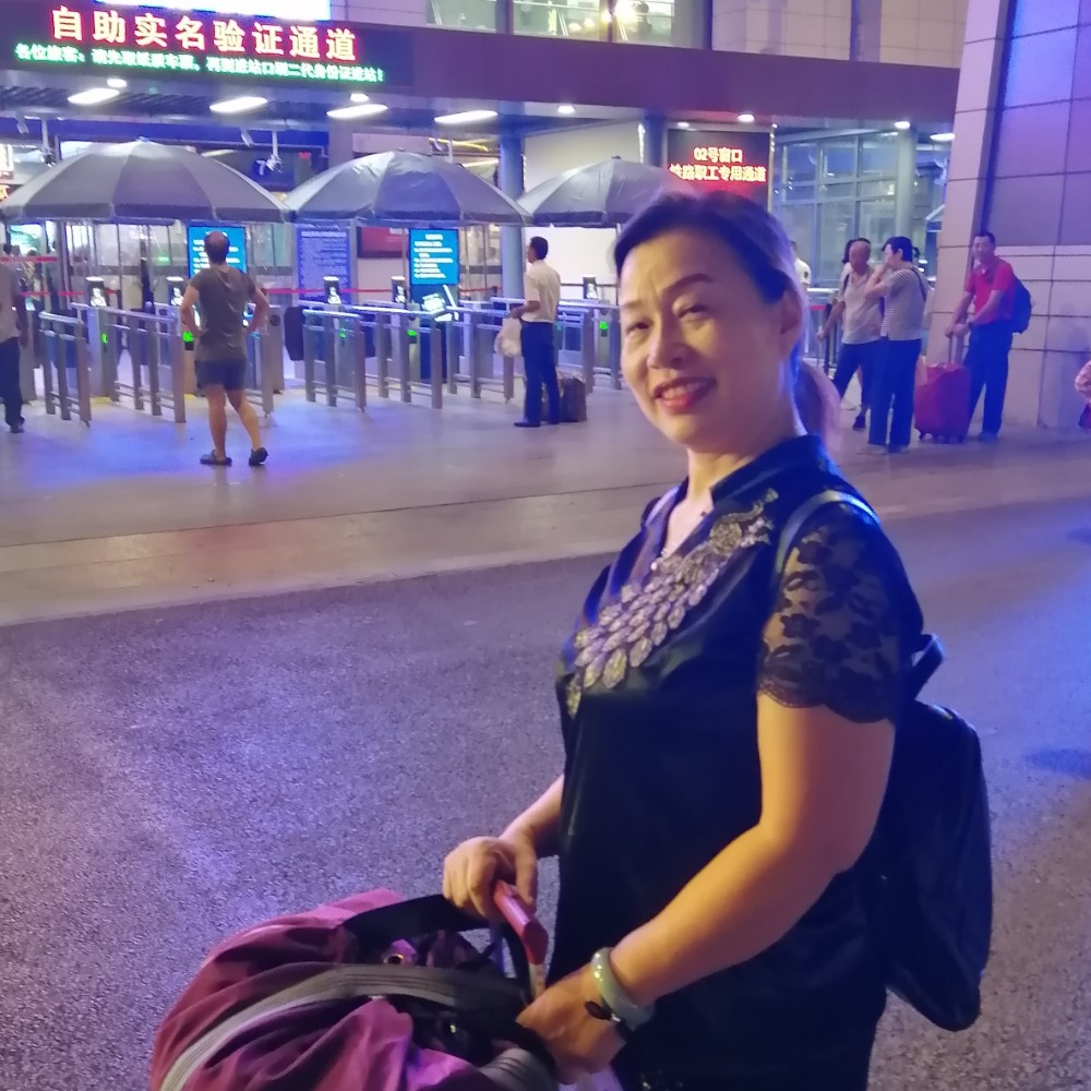 菠萝回首温柔的照片