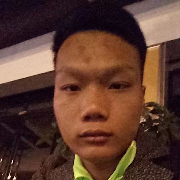 迷忙的小伙的照片