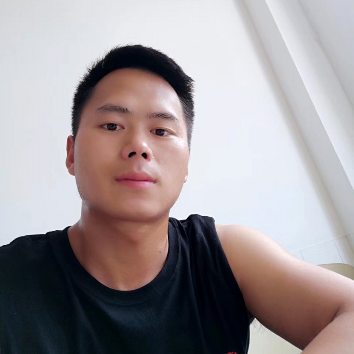 一个人回眸夏天的照片