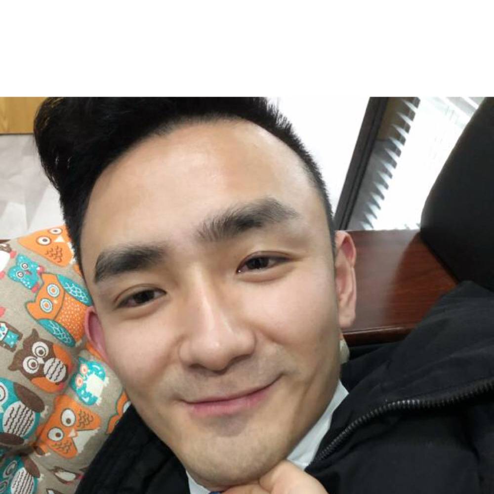 激情拿信封的照片