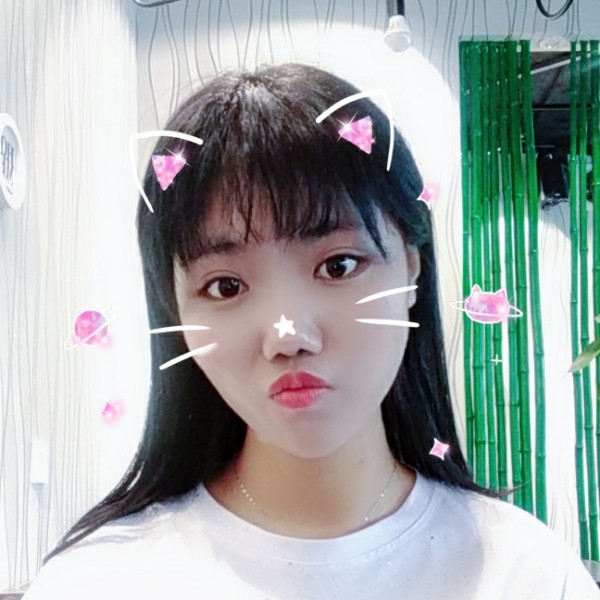 躲在被窝里哭的照片