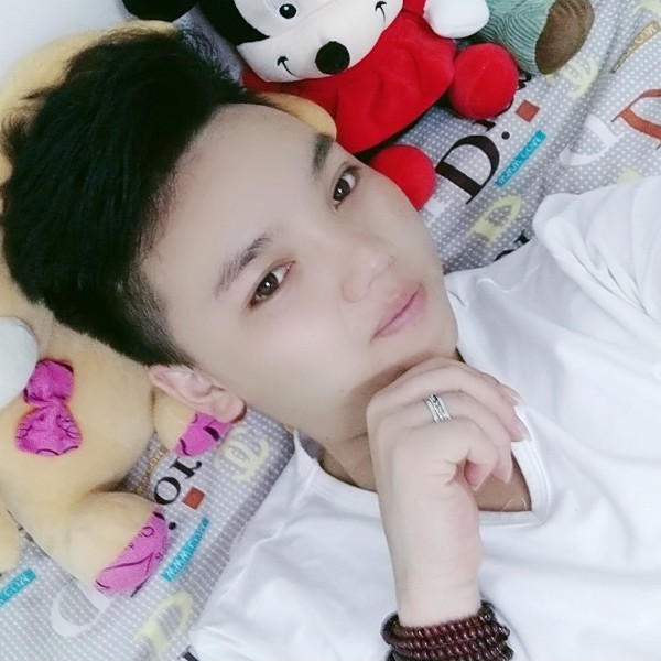 春华闻曾经的照片