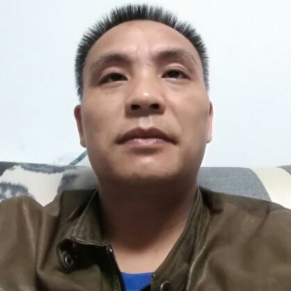 孤单夜路人的照片