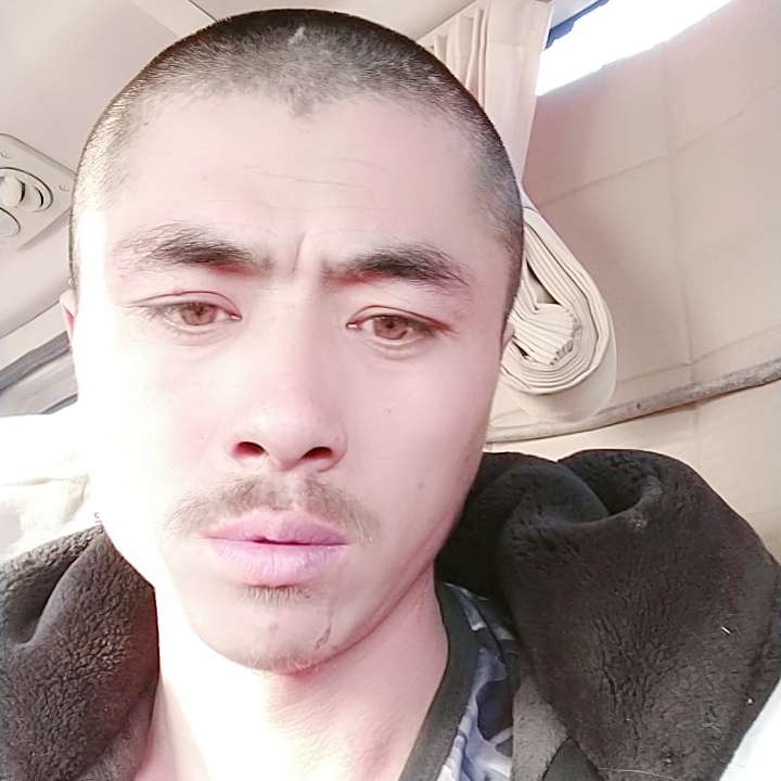 碧蓝漫步红酒的照片