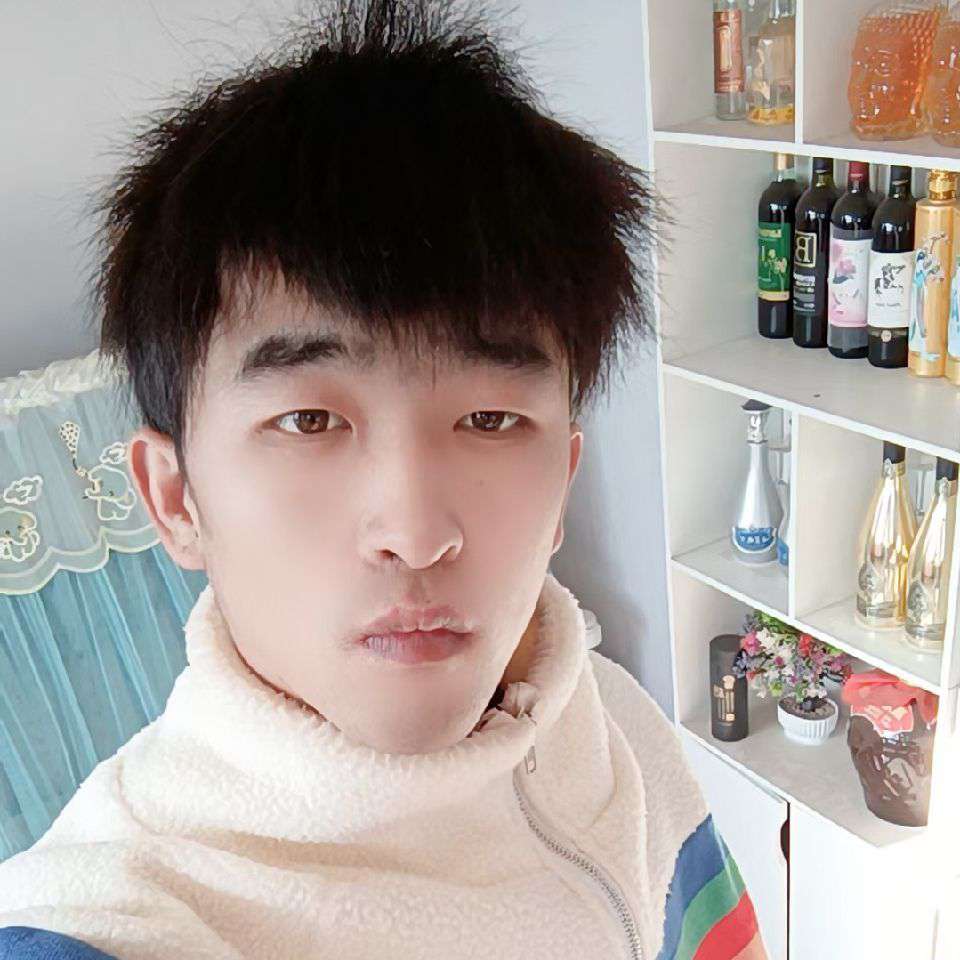 独寂方水池的照片