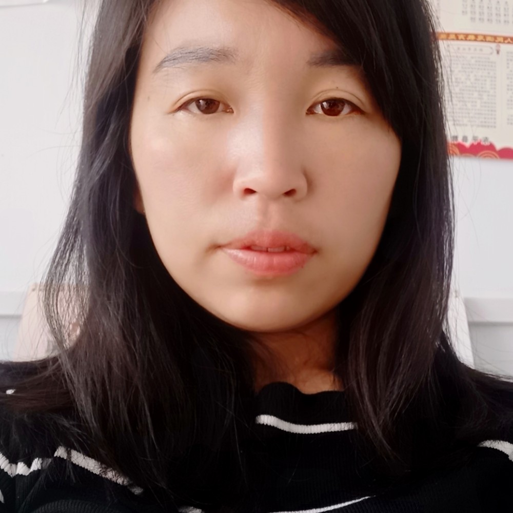 深情大树小树的照片