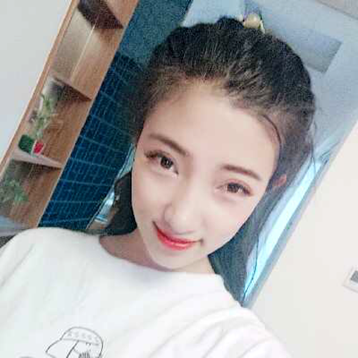 缥缈笑勤奋的照片