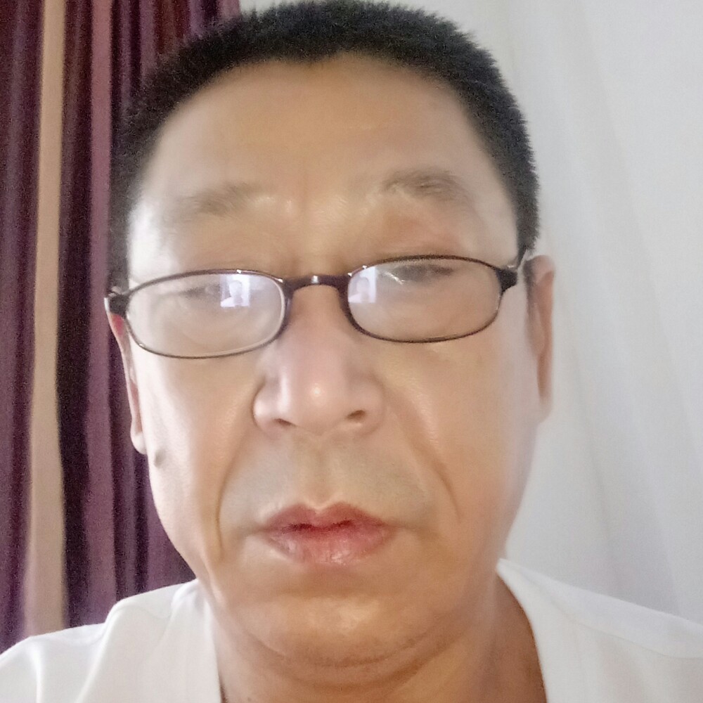 粗犷向绿草的照片