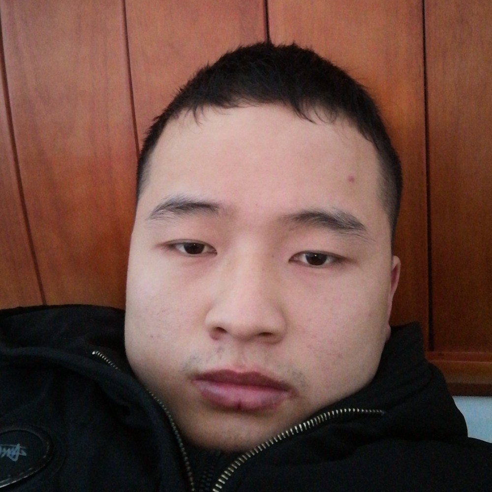 小伙丰富的照片