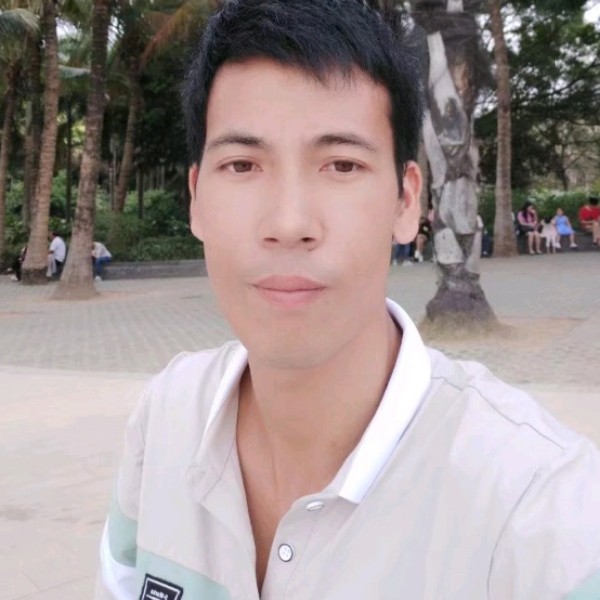 晨曦爱背后的照片