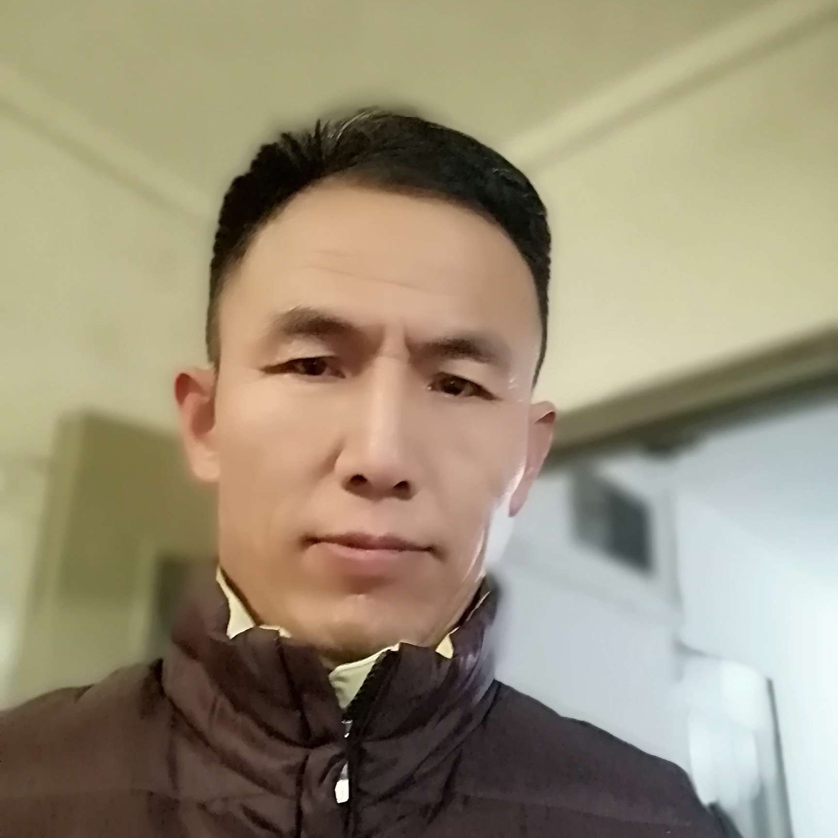 神勇苦恋西装的照片
