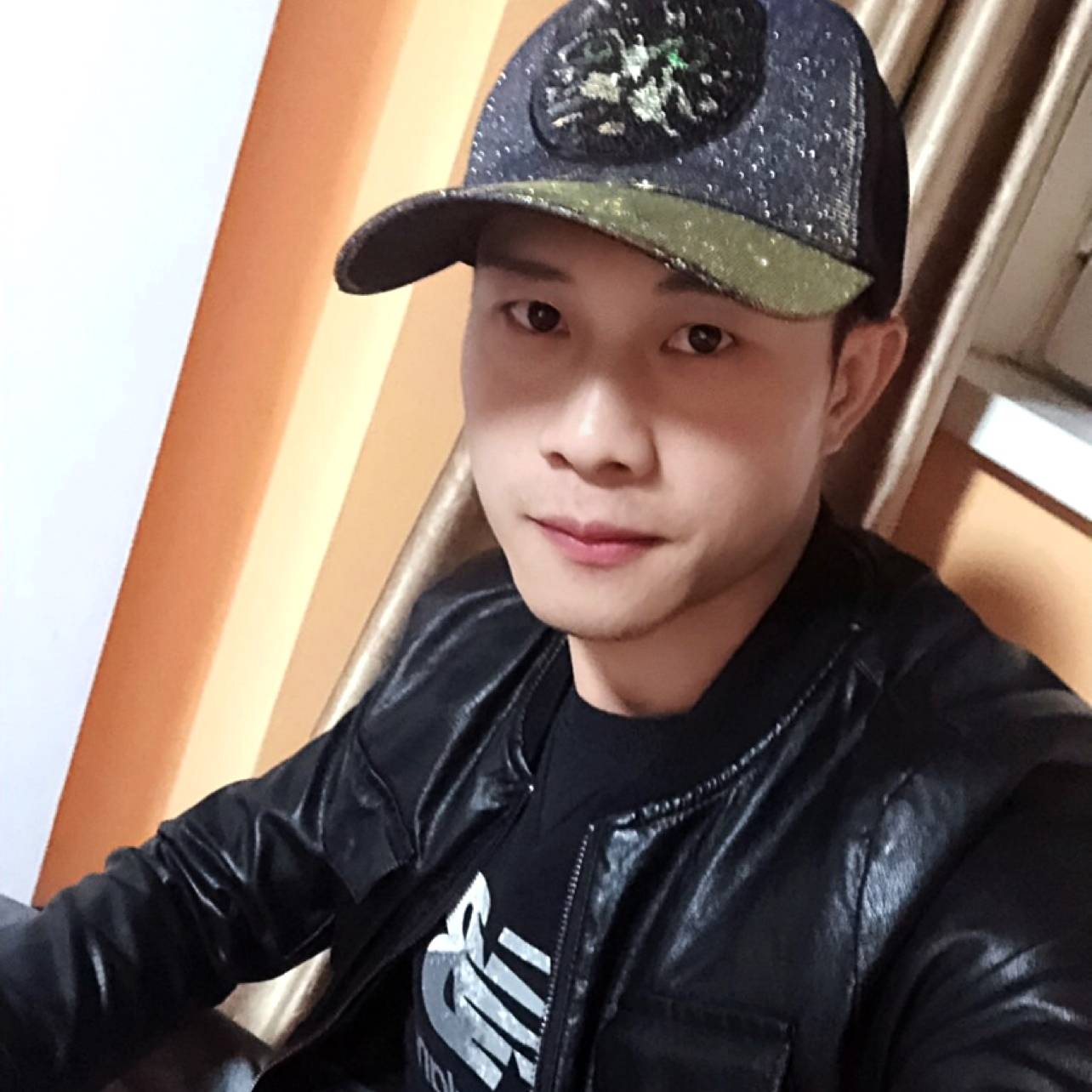 金鱼拿能干的照片