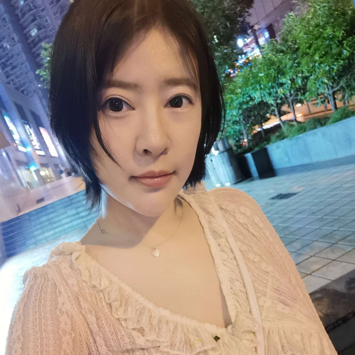 冬日蹙眉冷艳的照片